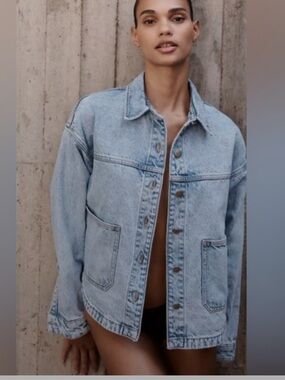 Zara Oversized Light Blue Denim Jacket with Front Pockets